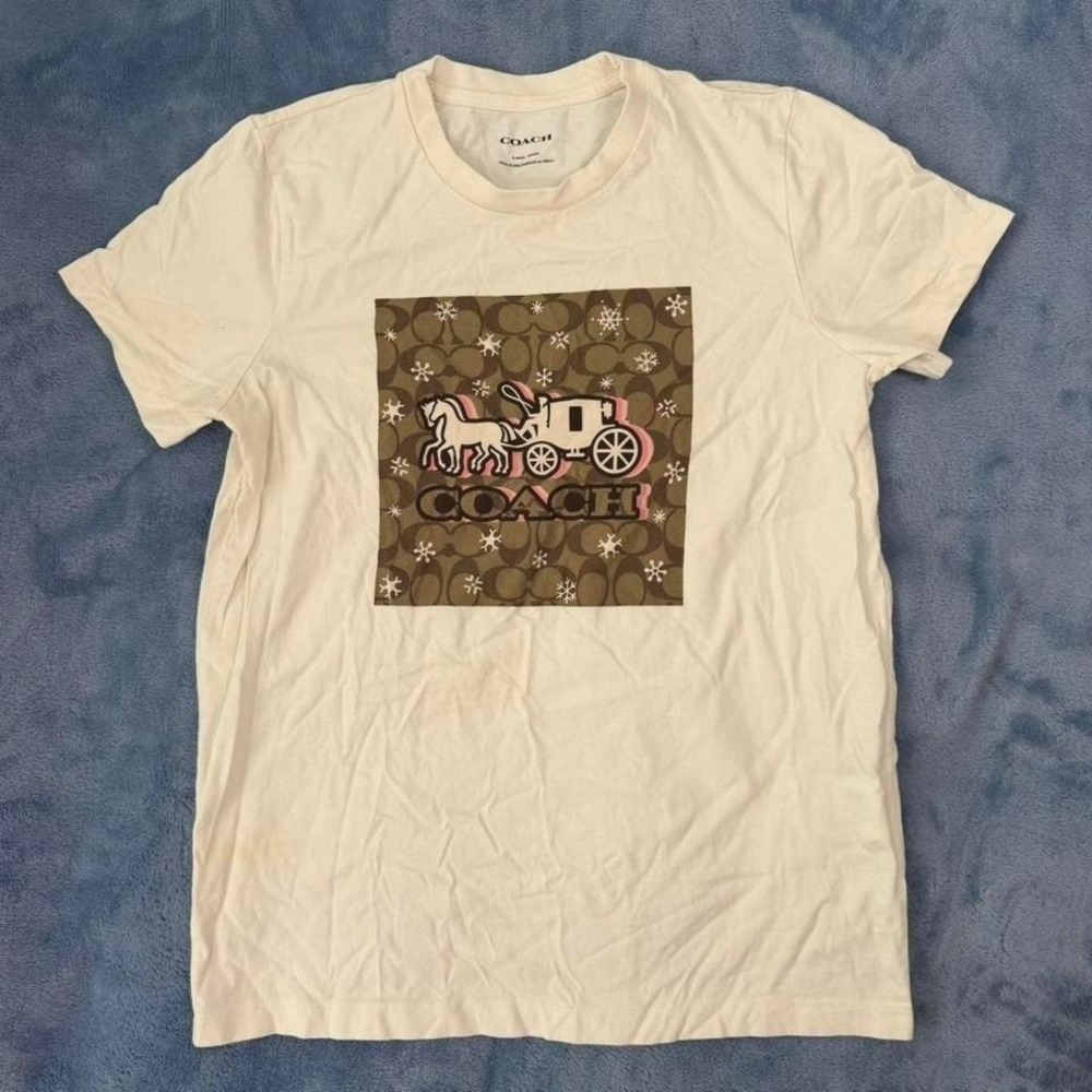 Coach white cotton t-shirt with horse and‎ carriage design. Size: XS